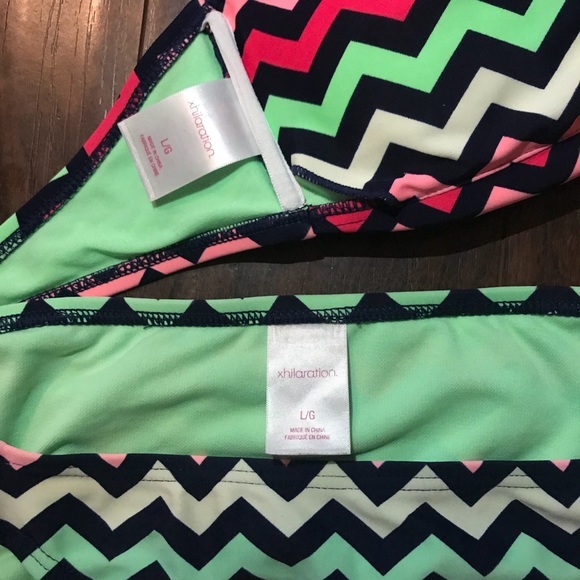 Xhilaration Chevron Bikini Set Size Large Multicolored Stripe Rainbow - Picture 5 of 5